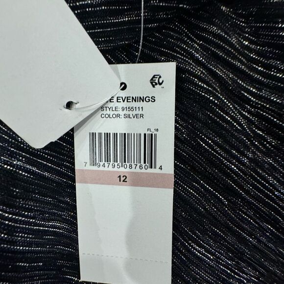 Elegant Black Evening Dress - Picture 8 of 9